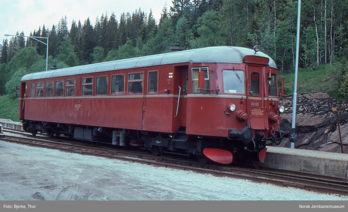 Motorvogn BM 86 60 på Finneidfjord stasjon