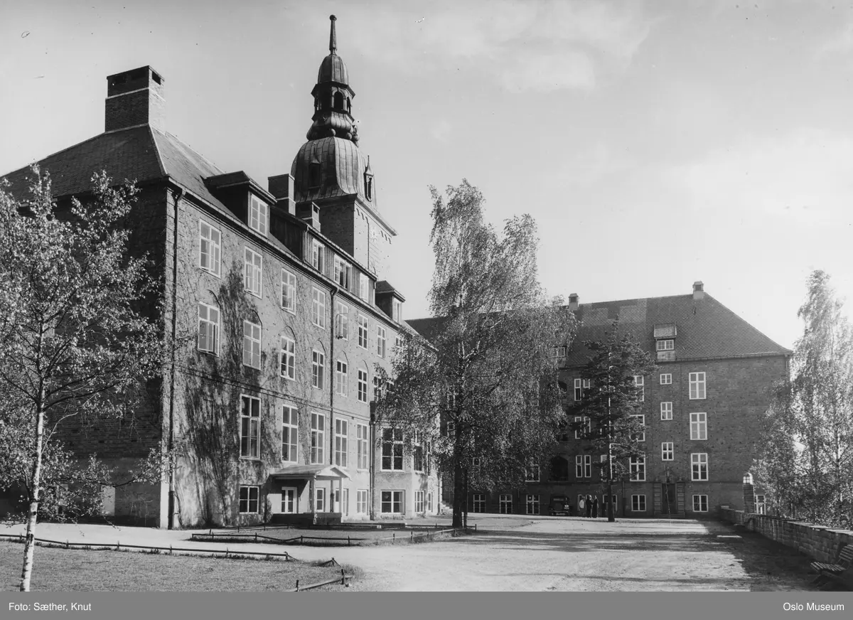 Vardåsen sanatotium, gårdsplass, hage