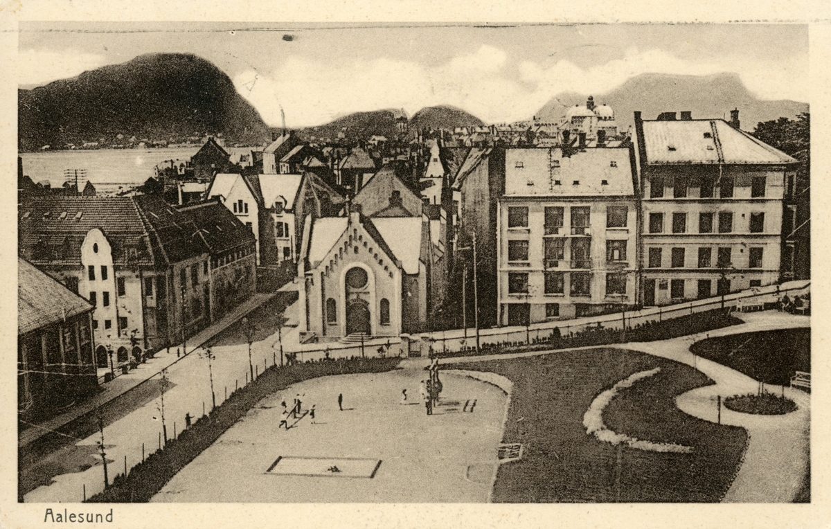 Motiv av parken med lekeplassen i Ålesund.