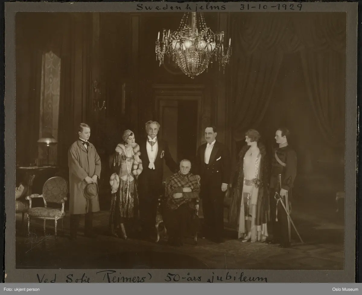 Nationaltheatret, forestilling "Swedenhielms", skuespillere, kostymer