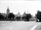 Brandstationen, som från början även inrymde polisstationen, ritades av Fredrik Sundbärg och togs i bruk 1898. Utmed Gjuterigatan fanns i tegellängan de kommunala affärsverken och längre ner utmed gatan, Gasverket. Spårvagnsbodarna mot Barnarpsgatan utformades av August Atterström och var klara 1907.