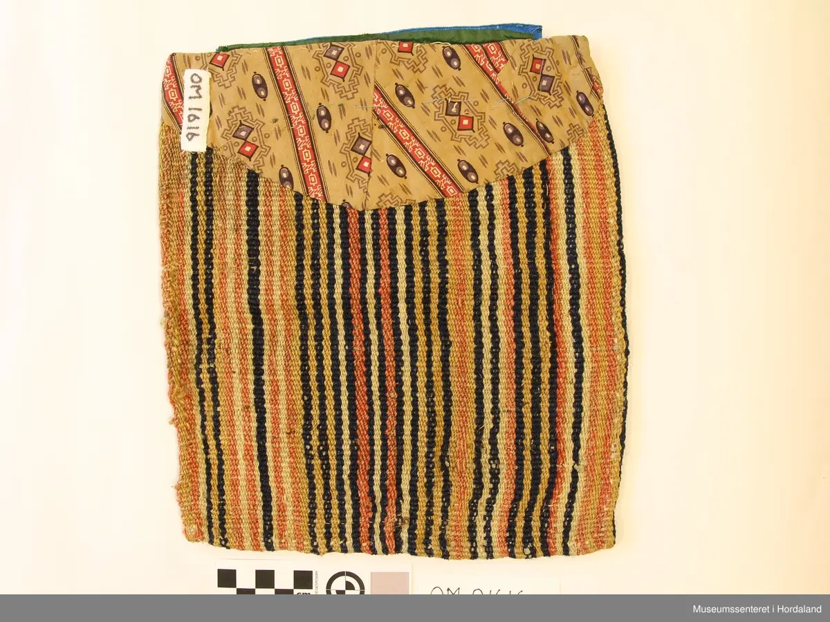 perlebroderi i gull stråperler og grønne og %