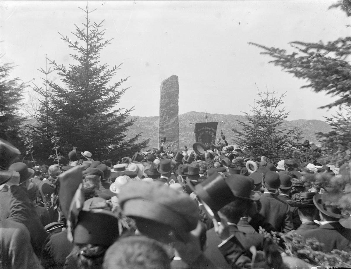 Avduking av monument over eidsvollsmannen Christen Mølbach i Fjellparken i Egersund