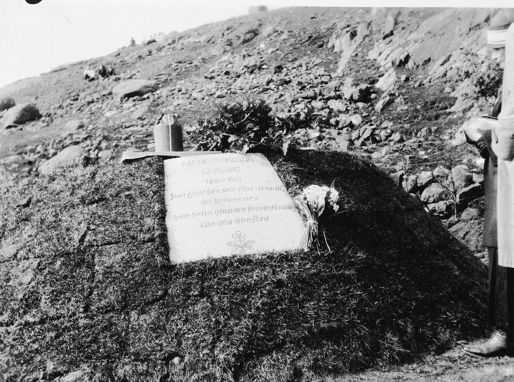 Gravhaugen i Knudaheio i 1925.