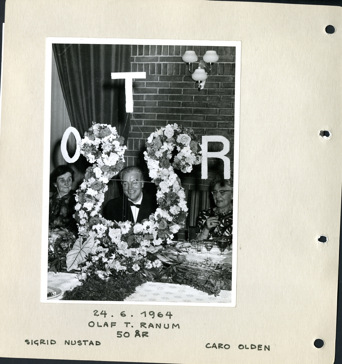 Sigrid Nustad, Olaf T. Ranum Jr og Caroline (Caro) Olden i  forbindelse med Olaf sin 50 års dag den 24.06.1964.