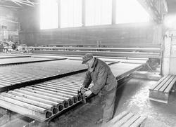 Kontroll av jernbaneskinner i jernlager 2, Christiania Spige