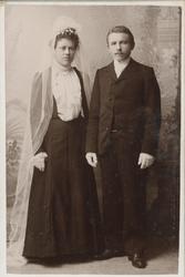 Studioportrett av brudeparet Fuhr.