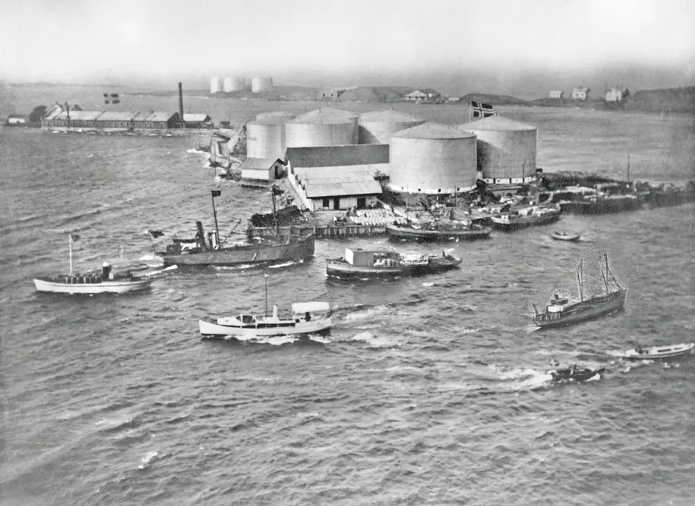 Tankbåter foran tankanlegget på Steilene. Foto: MiA.