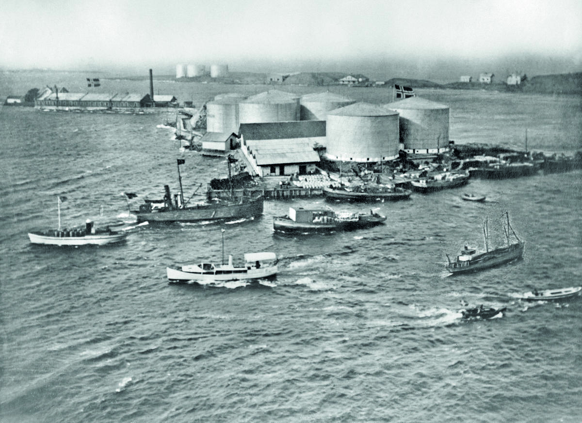 Tankbåter foran tankanlegget på Steilene. Foto: MiA.