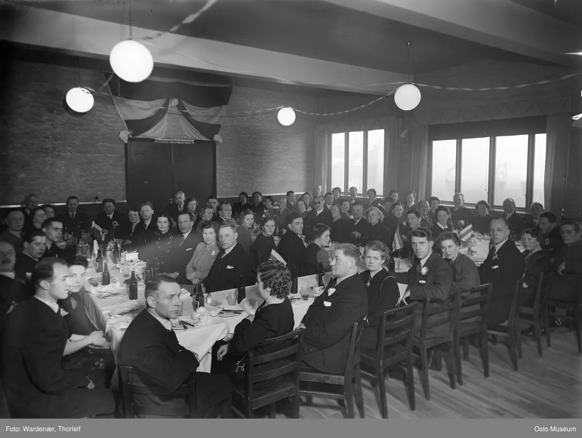 selskapslokale, langbord, oppdekning, kvinner, menn, Foreningen Oslo