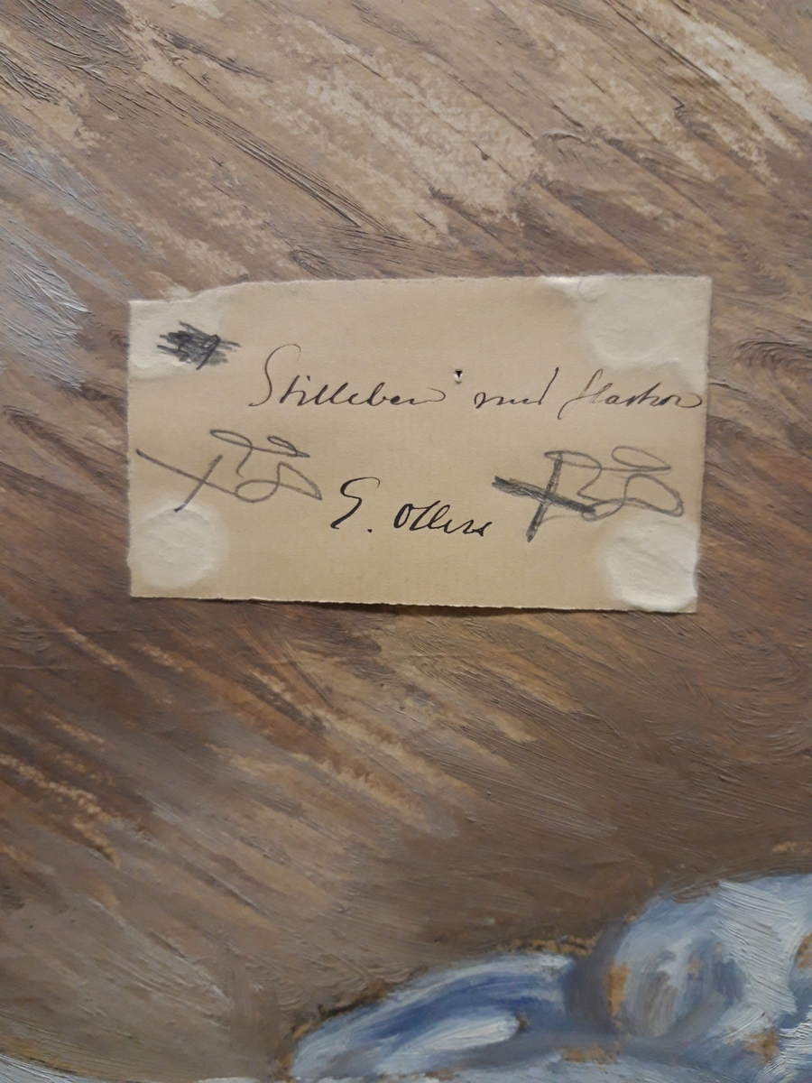 Oljemålning, "Stilleben med flaskor" av Edvin Ollers.
Profilerad träram.