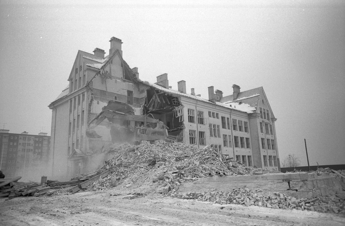 HAMAR KATEDRALSKOLE RIVES. 
F. O. M. 11818 T. O. M. 11848. 