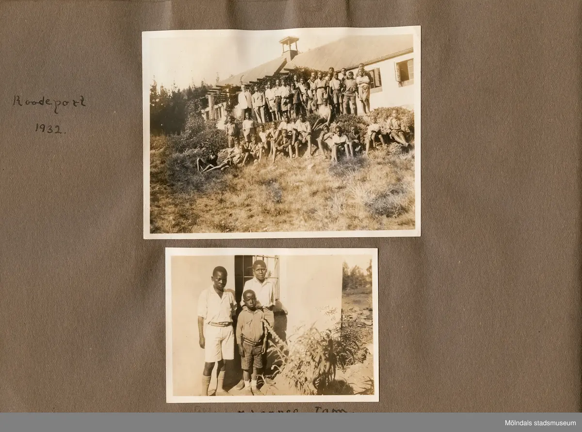 Fotografialbum som tillhört missionären Helga Andreasson. Albumet börjar med bilder från Roodeport 1932.

Helga Andreasson växte upp i Mölndal och efter avslutad skolgång utbildade hon sig till sjuksköterska och diakonissa vid Bräcke diakonianstalt. År 1931 reste hon ut till Zululand i Sydafrika och arbetade där som missionär för Svenska Kyrkans Mission. I närmare 40 år kom Helga Andreasson att arbeta i Sydafrika med kyrka och mission. 

Givaren Lilly Nygren är syster till Helga Andreasson, som var äldsta systern i en barnskara av sex.
Foton, diabilder, böcker mm. efter Helga Andreasson finns förvarade i Föreningsarkivet i Mölndal.