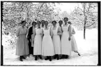 Hålhults sanatorium, exteriör, gruppbild, tagen ute i snö, kvinnlig sjukvårdspersonal