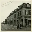 Västerås. Vasagatan mot norr vid korsningen Stora gatan. C:a 1960.