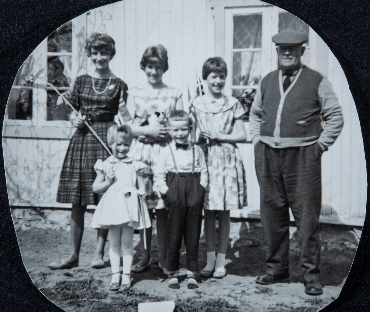 Gruppe 6 personer på Nordstad 80/4.
Foran Bente Norstad og Svein Erik Nordstad. Bak: Turid Nordstad, Reidun Nordstad, Marit Nordstad og Oluf Nordstad.