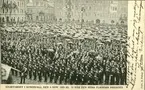 Vykort över Stora torget i Sundsvall den 6 november 1905 då den svenska flaggan hissades efter unionsupplösningen med Norge.