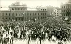 Vykort med motiv över Stora Torget och Gustav Adolfstatyn i Sundsvall.