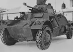 Pansarbil m/40 (Volvo) på P 3 kaserngård. 
7,8 ton, 20 mm automatkanon, tre kulsprutor. Bilen har två förare, en framåt och en bakåt, och kan köras lika bra åt båda hållen.

Milregnr: 904