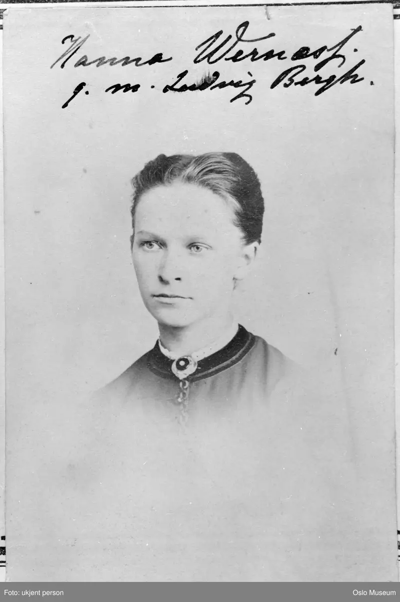 portrett, kvinne, vignettert brystbilde