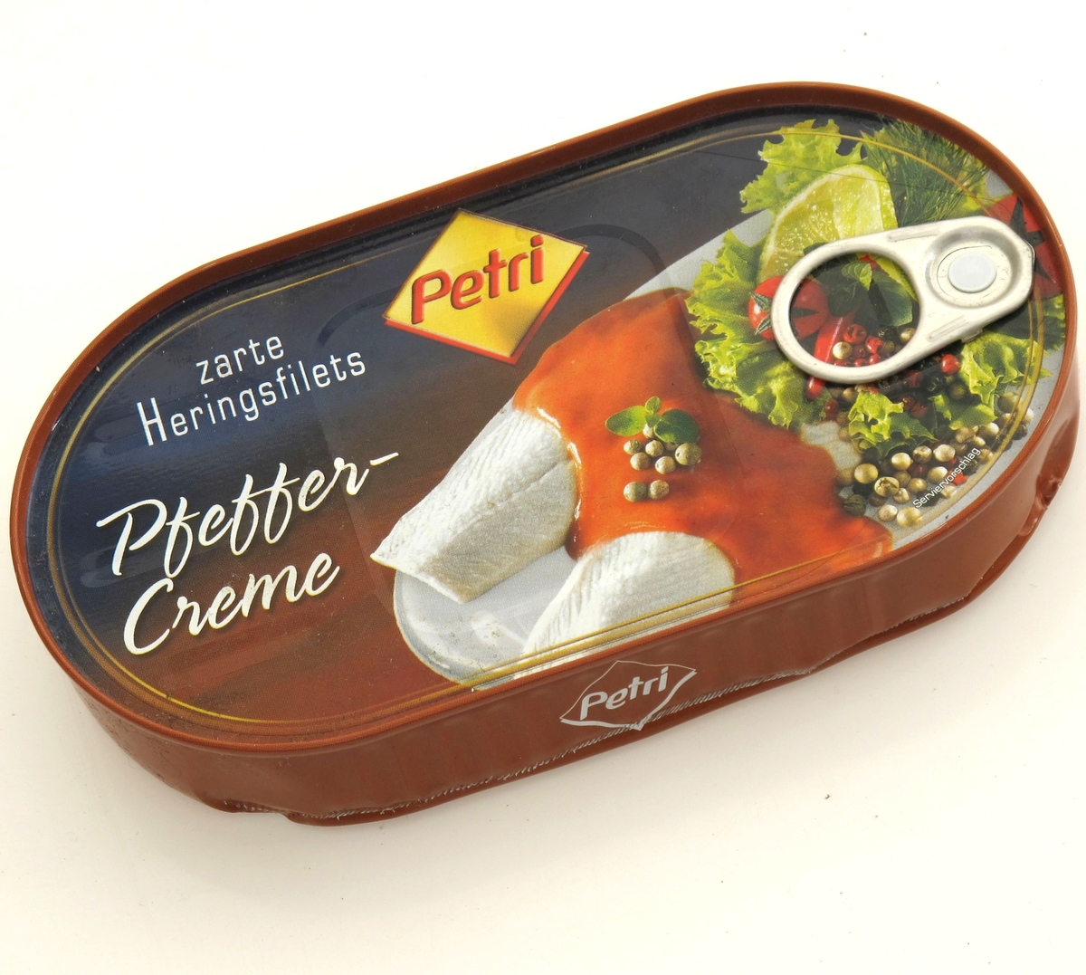 Sildefileer med rød saus og salat.