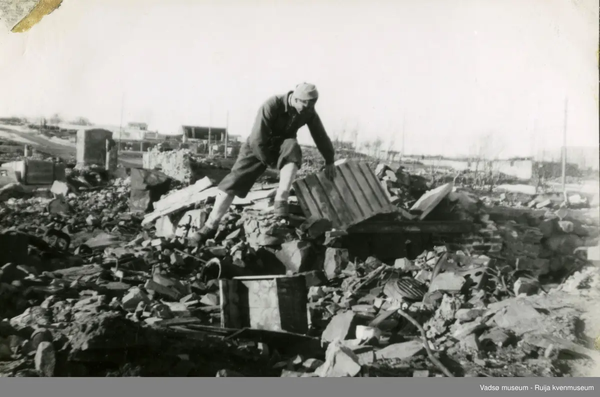 Ruiner i Vadsø sentrum like etter storbombingen under Andre verdenskrig 23.august 1944.