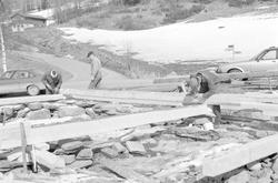 Atterreising av Røn gamle skule 0604 1989.