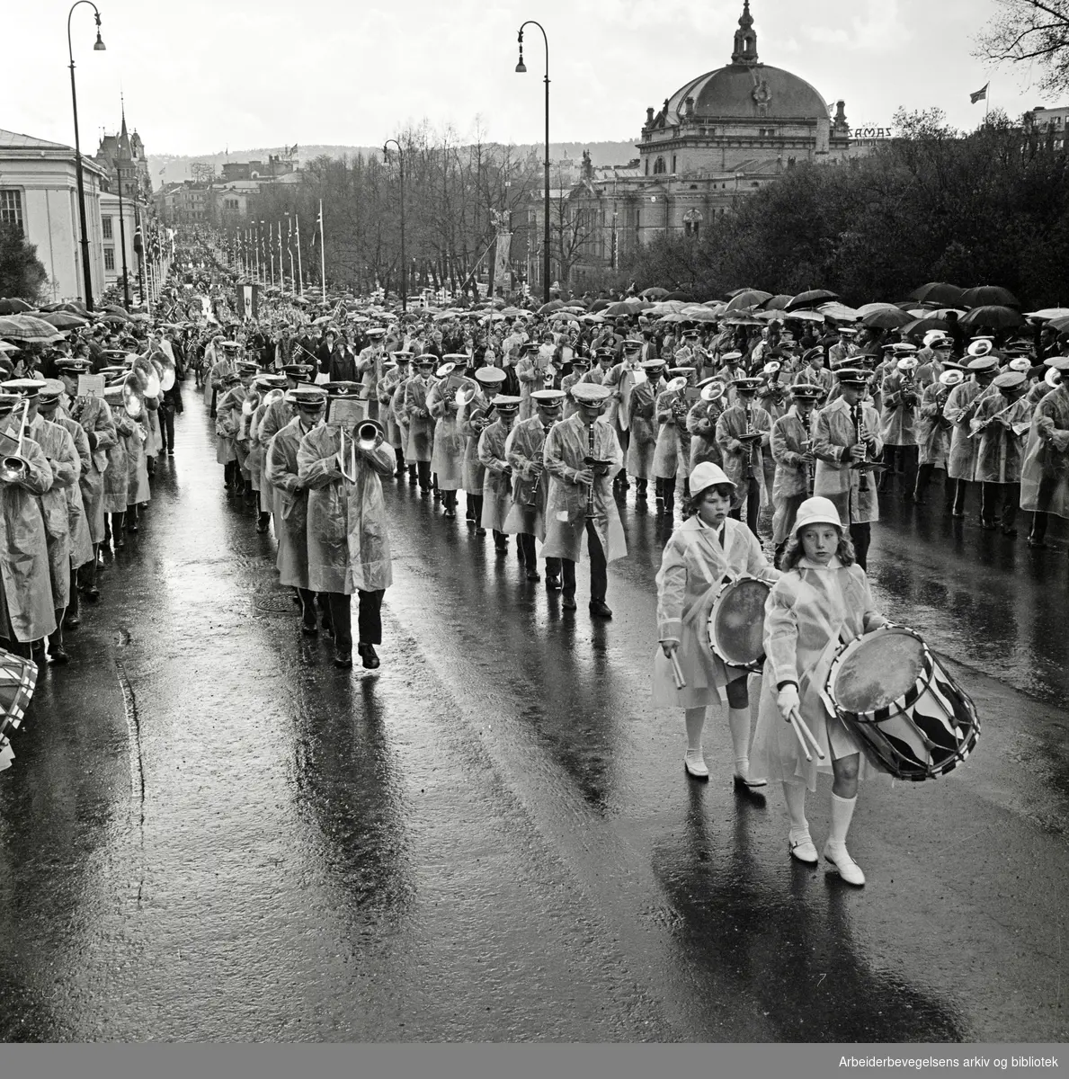 Barnetoget. Sagene skoles musikkorps. 17. mai 1962.