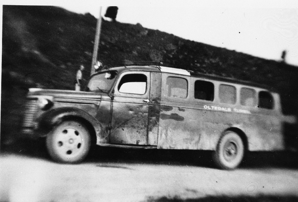 Bilete av bussen til Jon Fjermestad på tur til Moi i 1948.