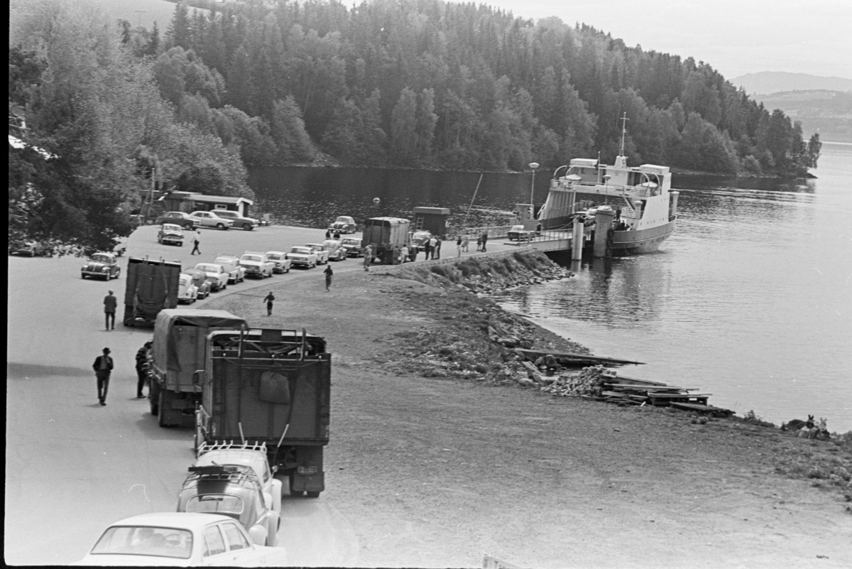 Mengshoel, fergeleie, bilkø, Fergeforbindelse over Mjøsa mellom Mengshoel-Gjøvik. Personbiler, lastebiler,