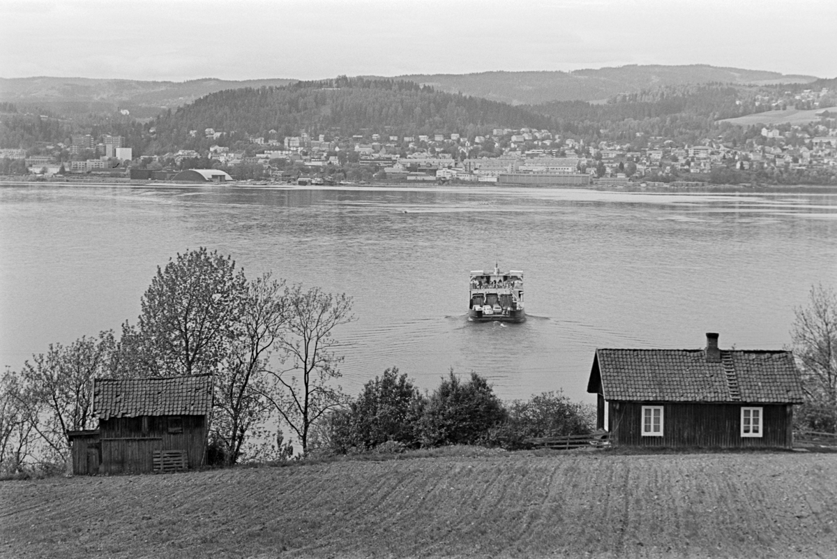 Husmannsplass, Mengshoel, utsikt mot Mjøsa, Gjøvik, Mjøsferge, mjøsbåt.