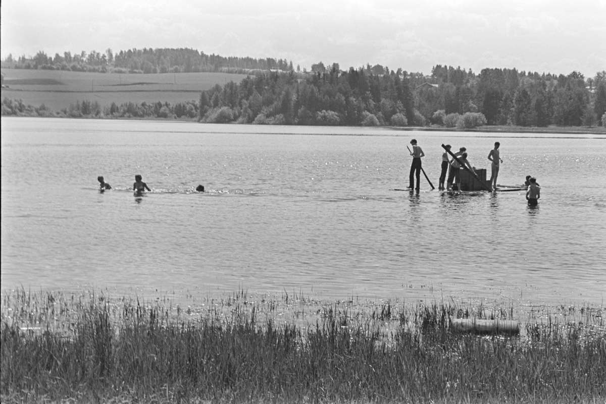 Åkersvika, badeliv, tømmerflåte, ungdom, Vang H.
