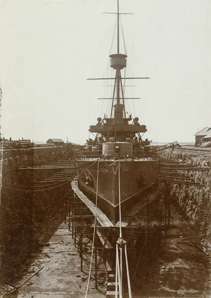 Pansarskeppet ÄRAN i Oscarsdockan i Karlskrona.