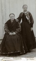 Portrettfoto av Mari Halvorsdotter Prestholt og Mari O. Pres