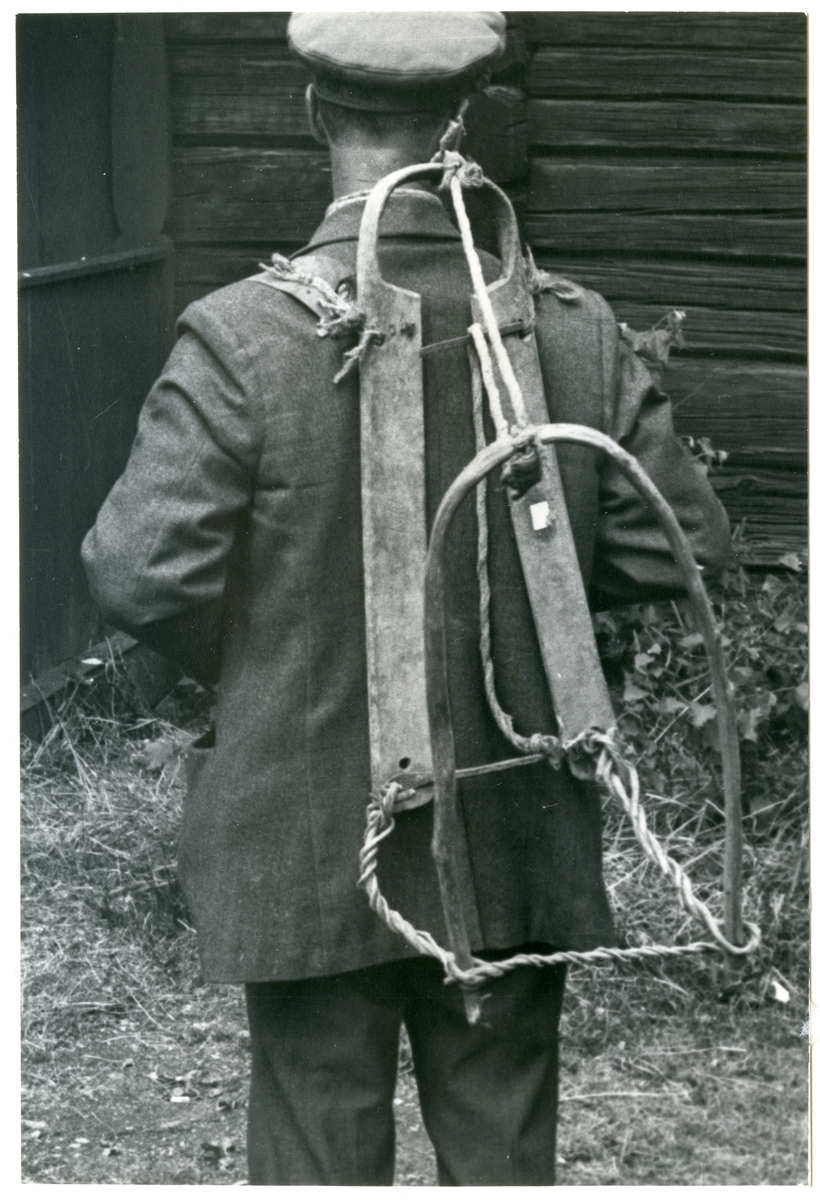 Möklinta sn, Sala.
Möklinta Hembygdsförening. Gammelgården, 1933, Bärmes.