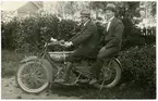 Möklinta sn, Sala.
Två möklintabor på motorcykel. C:a 1910-1920.