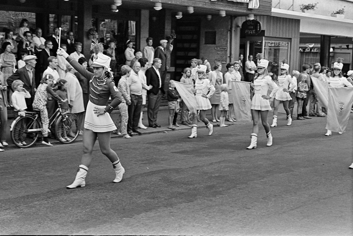 Musikkfestival, Hamar. Drilljenter, Hamar Musikkorps,