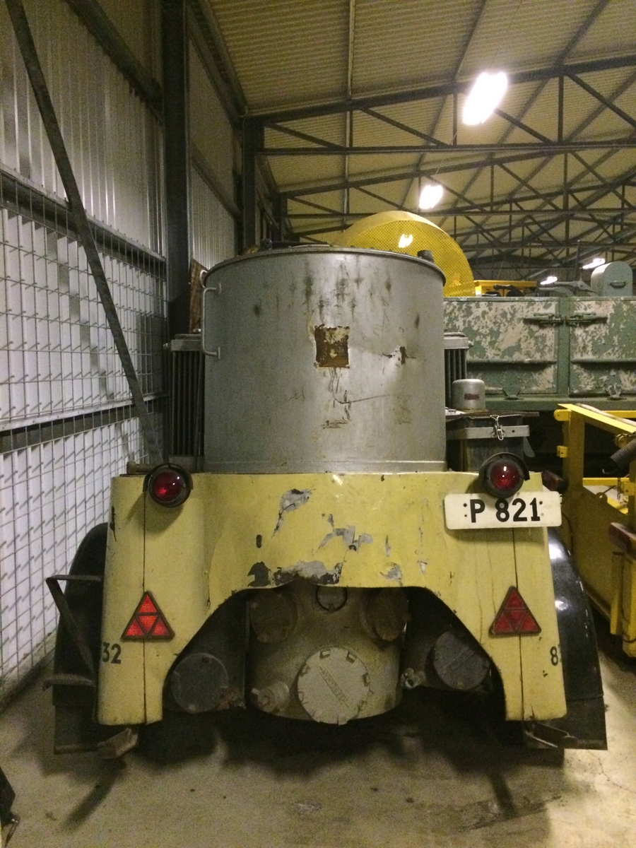 Släpvagn till buss med gengasaggregat för vedgas. SJ inventarienummer 8332.