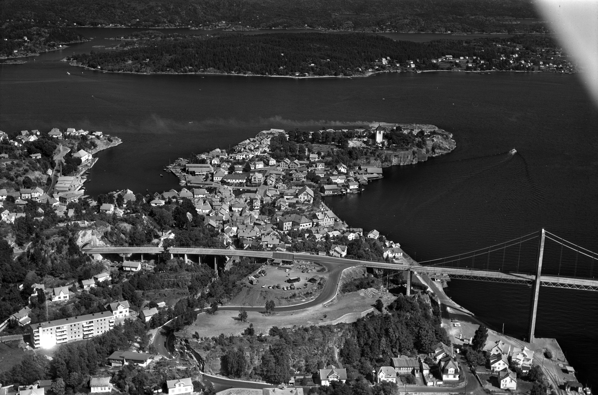 Flyfotoarkiv fra Fjellanger Widerøe AS, fra Porsgrunn Kommune. Brevik . Fotografert av Edmond Jaquet 27.07.1963.