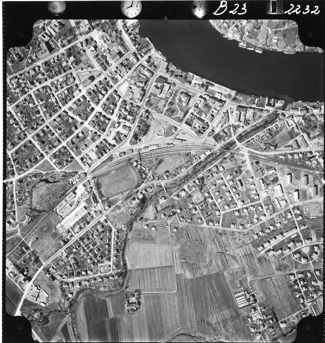 Flyfotoarkiv fra Fjellanger Widerøe AS, fra Porsgrunn Kommune, Porsgrunn sentrum. Fotografert 16/05-1962. Oppdrag nr 2232, B23