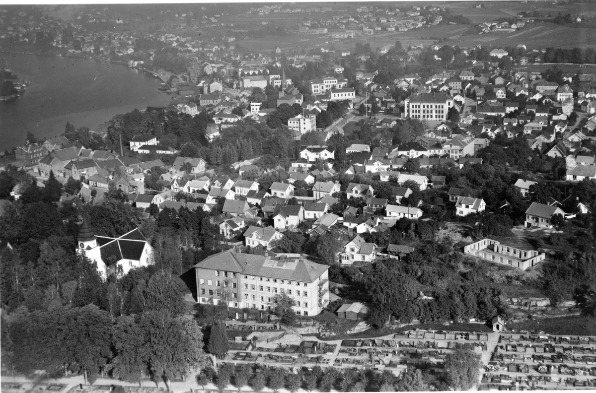 Flyfotoarkiv fra Fjellanger Widerøe AS, fra Porsgrunn Kommune, Porsgrunn Lutherske Sykehus. Fotografert 3/10-1951. Fotograf Otto Hansen