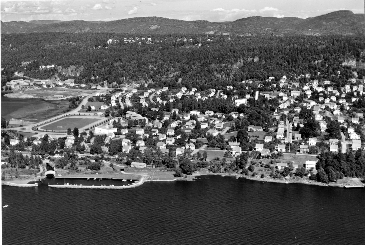 Flyfotoarkiv fra Fjellanger Widerøe AS, fra Porsgrunn Kommune. Herøya. Fotografert 30.07.1961 av Edmond Jaquet