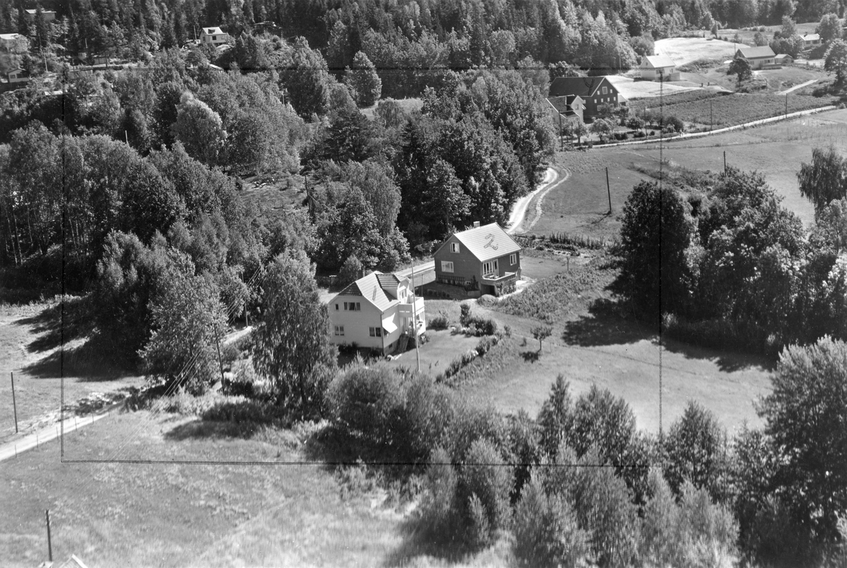 Flyfotoarkiv fra Fjellanger Widerøe AS, fra Porsgrunn Kommune. Bergsbygda. Fotografert 08.08.1959. Fotograf J Kruse