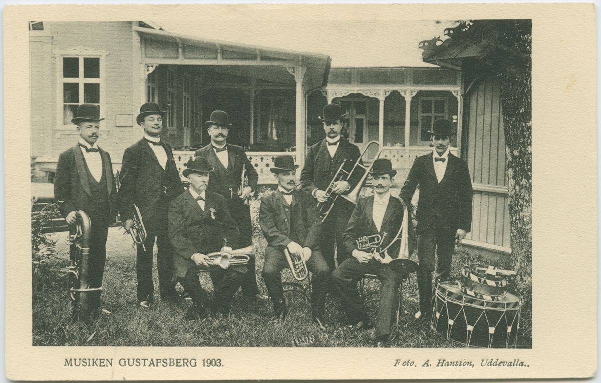 Tryckt text på kortet: "Musiken Gustafsberg 1903."