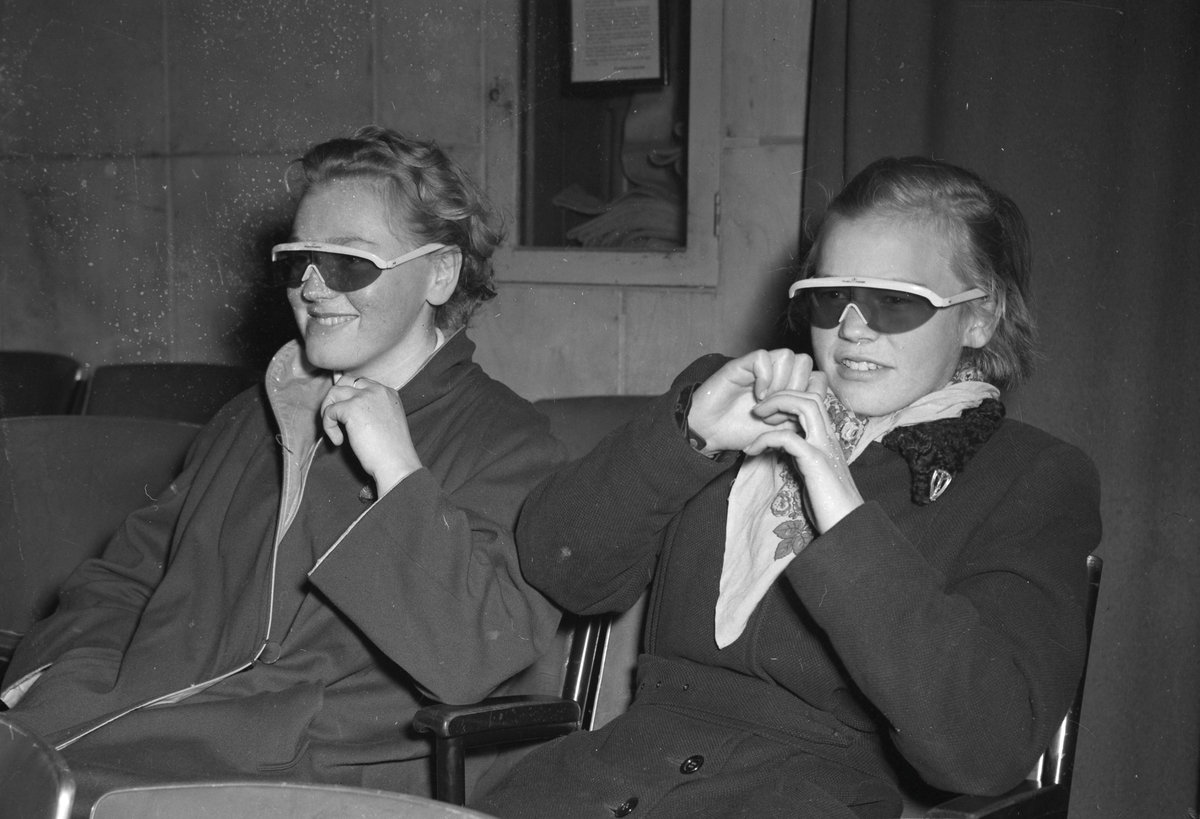 Visning av 3-dimensjonal film i Verdensteateret