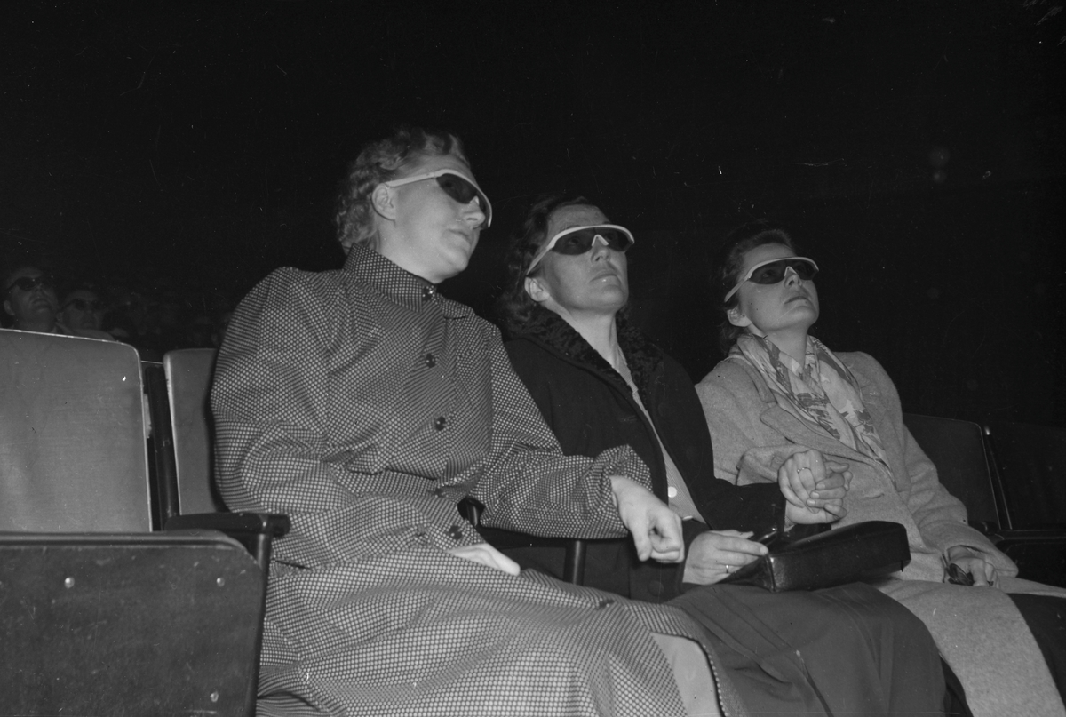 Visning av 3-dimensjonal film i Verdensteateret