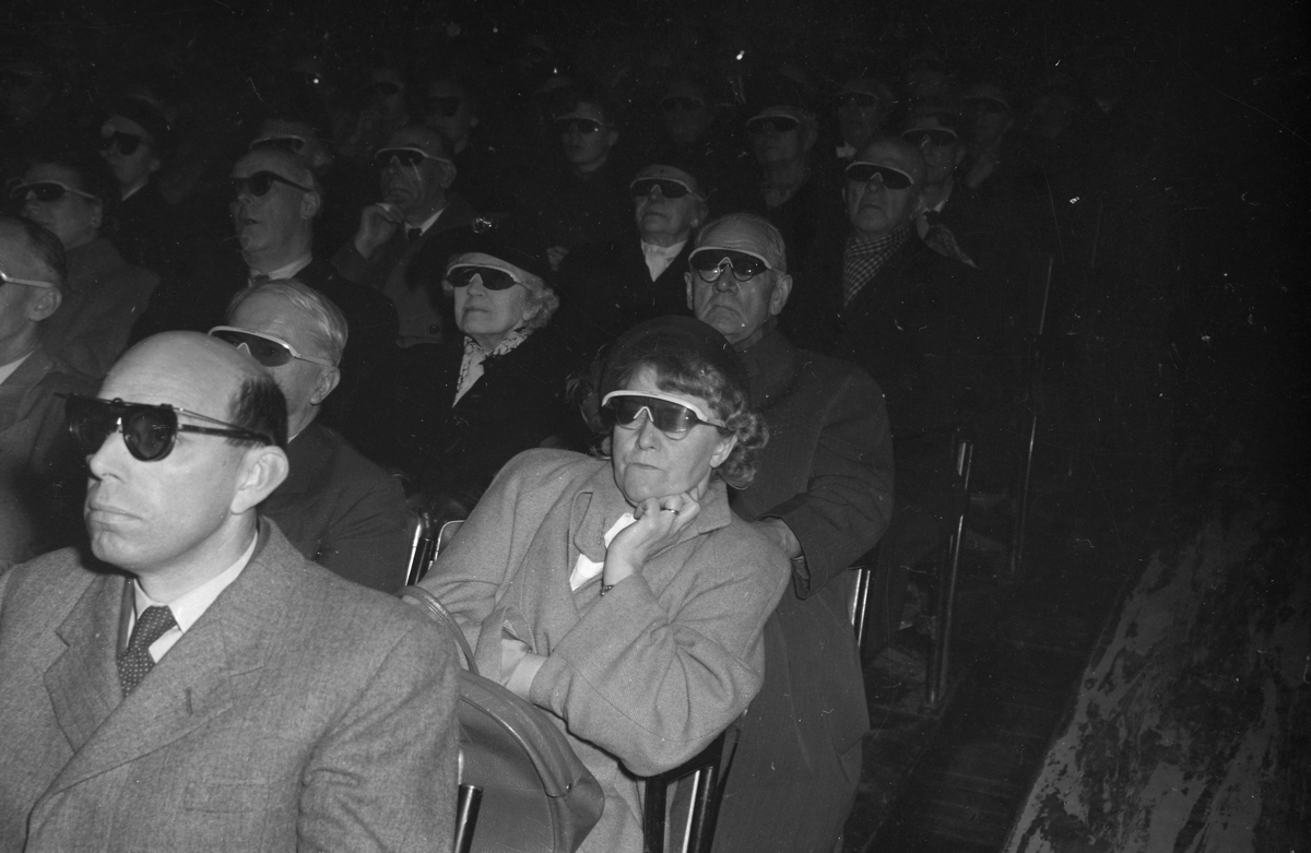 Visning av 3-dimensjonal film i Verdensteateret