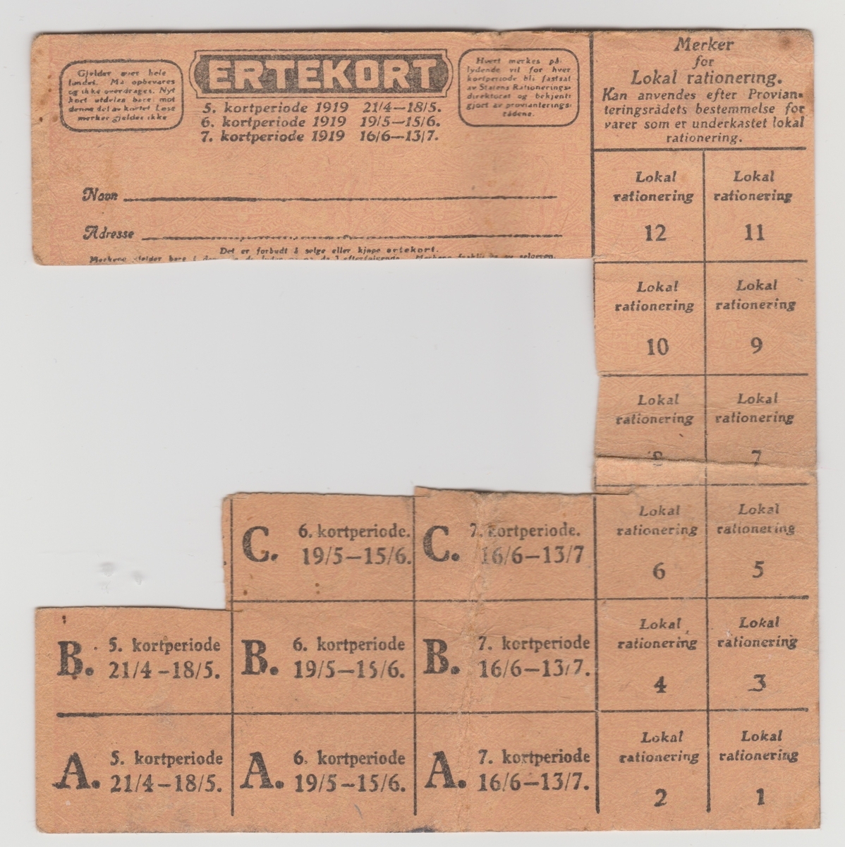 Ulike rasjoneringskort for sukker, kaffe, erter, fett, brød og korn, mel, såpe, kafferstatning.