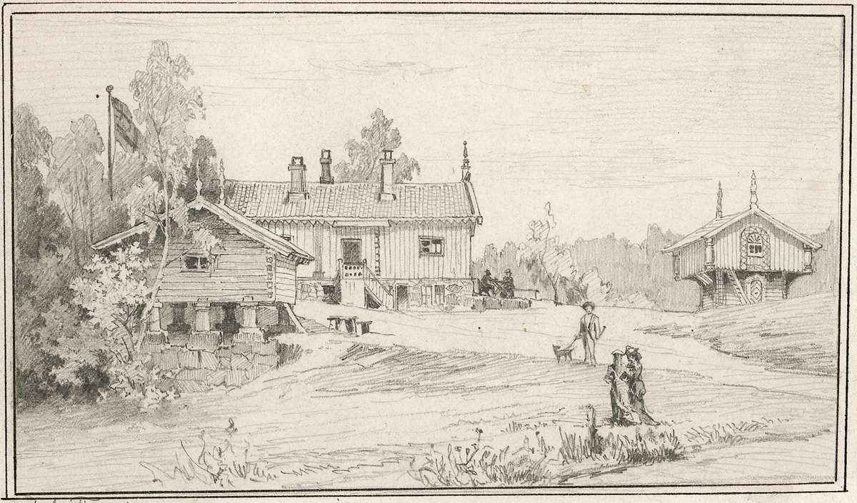 I forgrunnen står to personer og bakenfor en mann med en hund. På verandaen utenfor hovedhuset sitter to personer.
