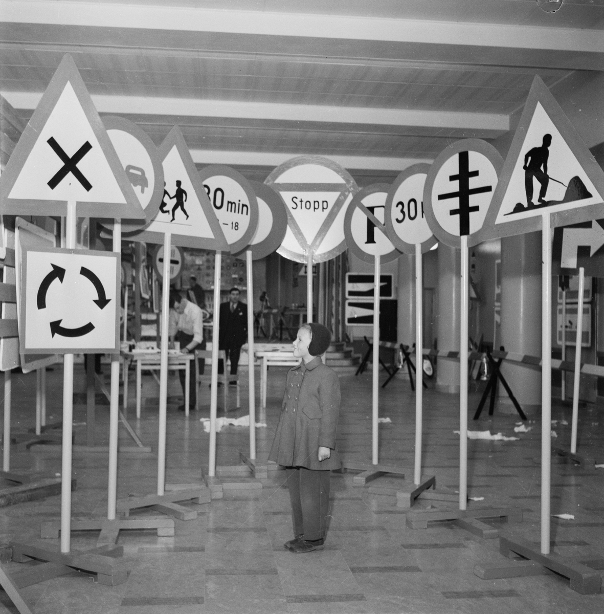 Utställning om linjetrafik - trafikmärken, Uppsala 1952